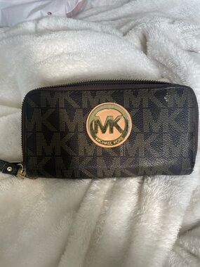 Michael Kors Signature MK Zip-Around Wallet in Brown